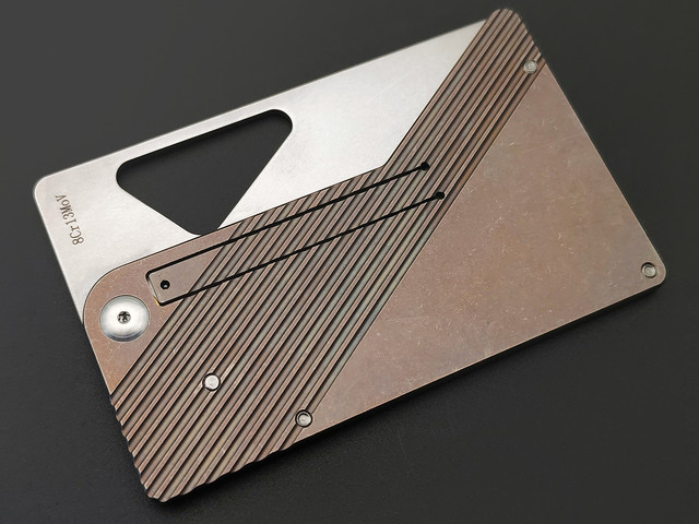 Daggerr нож Cardknife Bronze сталь 8Cr13MoV, рукоять Carbon fiber, titanium