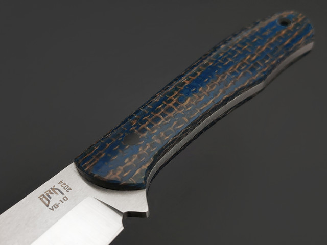 BRK нож Корюшка XL сталь VG-10 satin, Рукоять micarta jute blue, G10