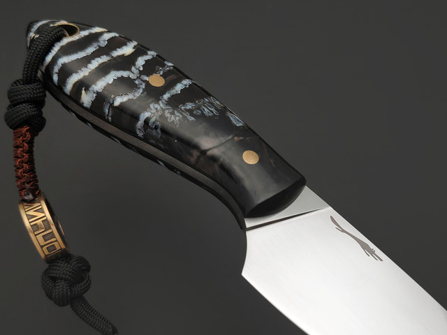 Волчий Век нож МасичЬка Custom сталь M398 WA ручной сатин, Рукоять зуб мамонта, G10, латунь