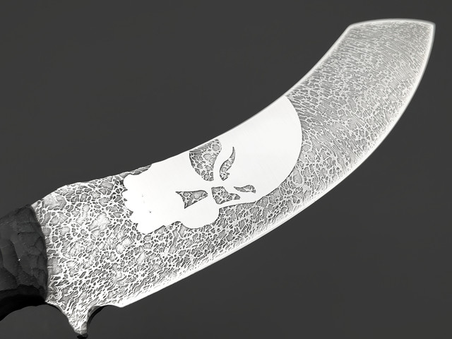 Волчий Век нож Кондрат 12 Custom Левосторонний сталь N690 WA художественное травление, Рукоять G10, пины карбон