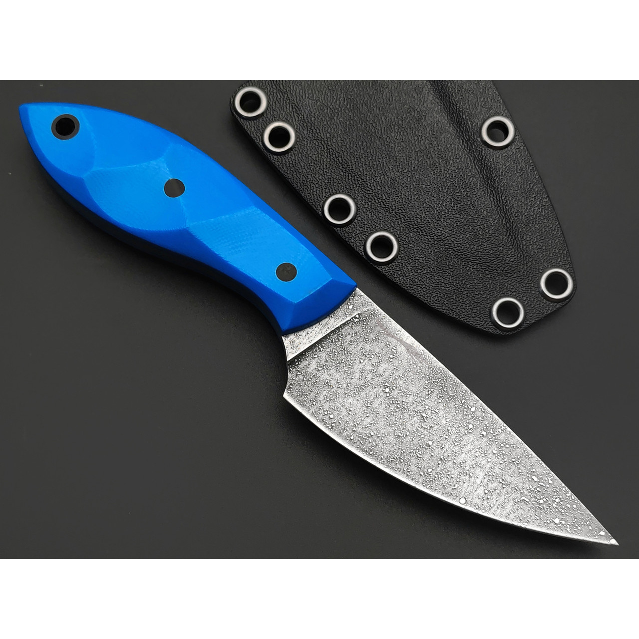 Волчий Век нож МасичЬка сталь N690 WA травление Асфальт, Рукоять G10 blue, пины карбон