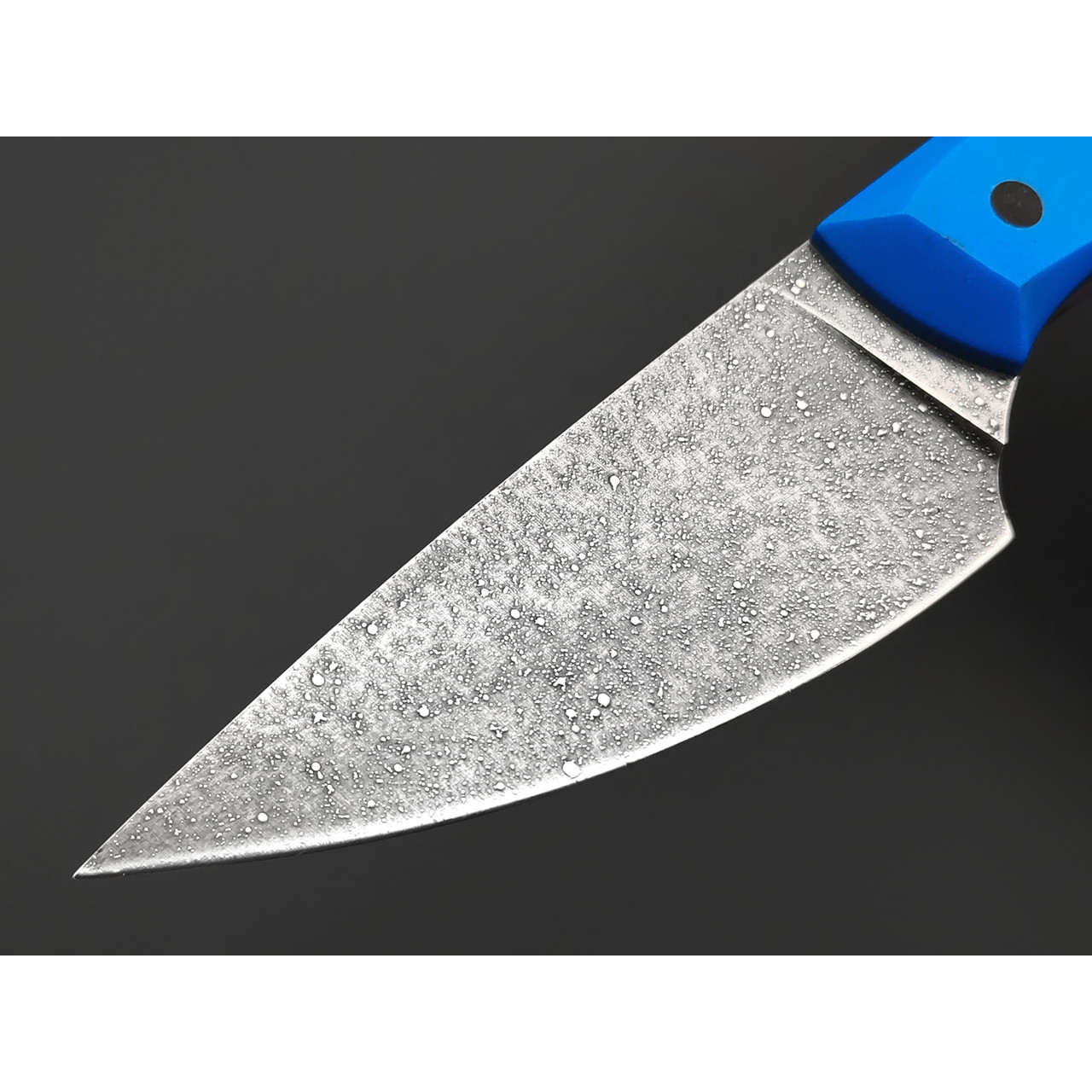 Волчий Век нож МасичЬка сталь N690 WA травление Асфальт, Рукоять G10 blue, пины карбон