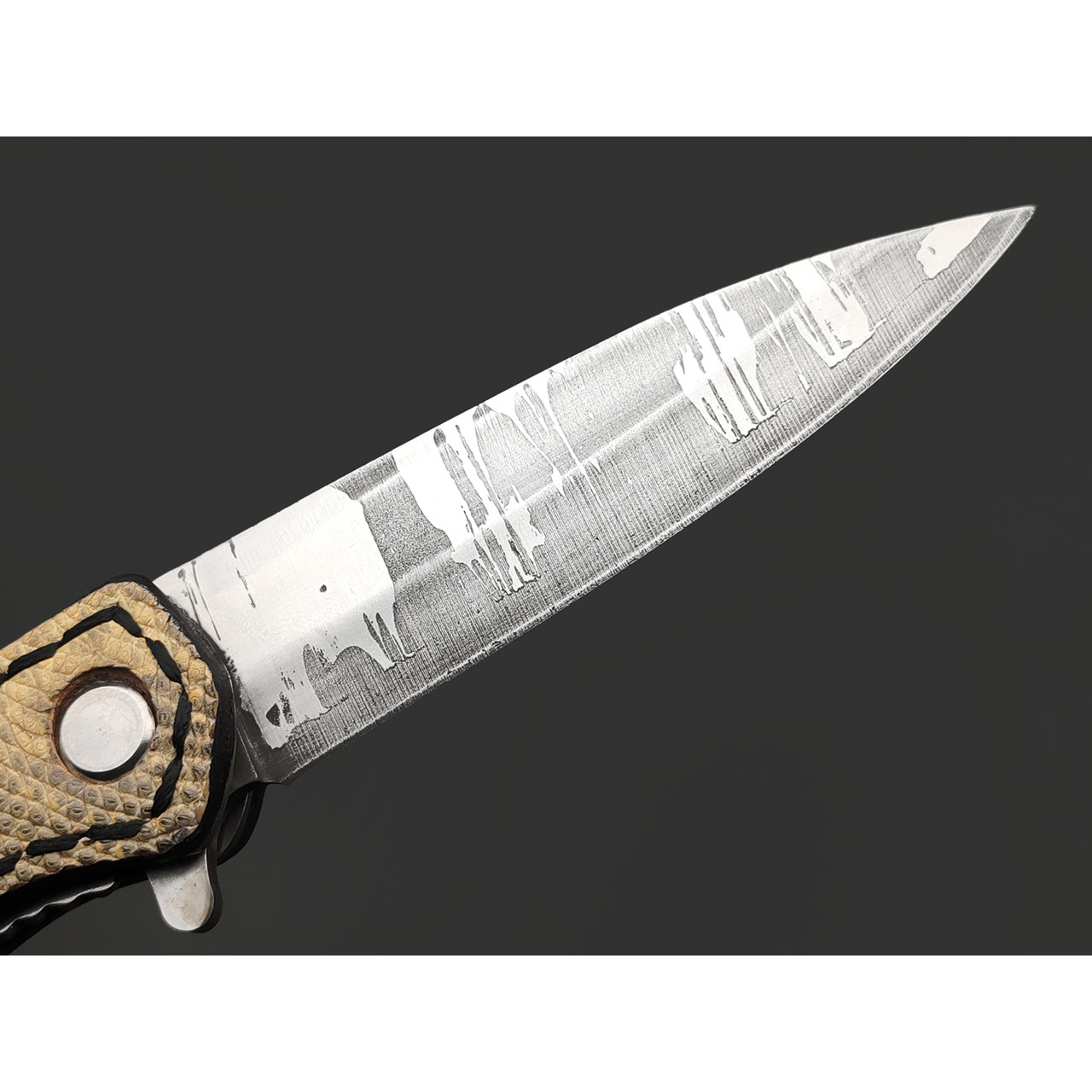 Корзун Александр складной нож Игуана сталь Х12МФ травление, рукоять Кожа игуаны, чехол с кожей игуаны