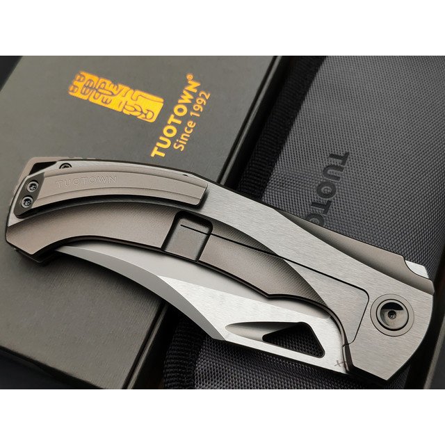 TuoTown складной нож Bicornis TBN-MSC сталь TMAX BB, рукоять Titanium TC4 Grey