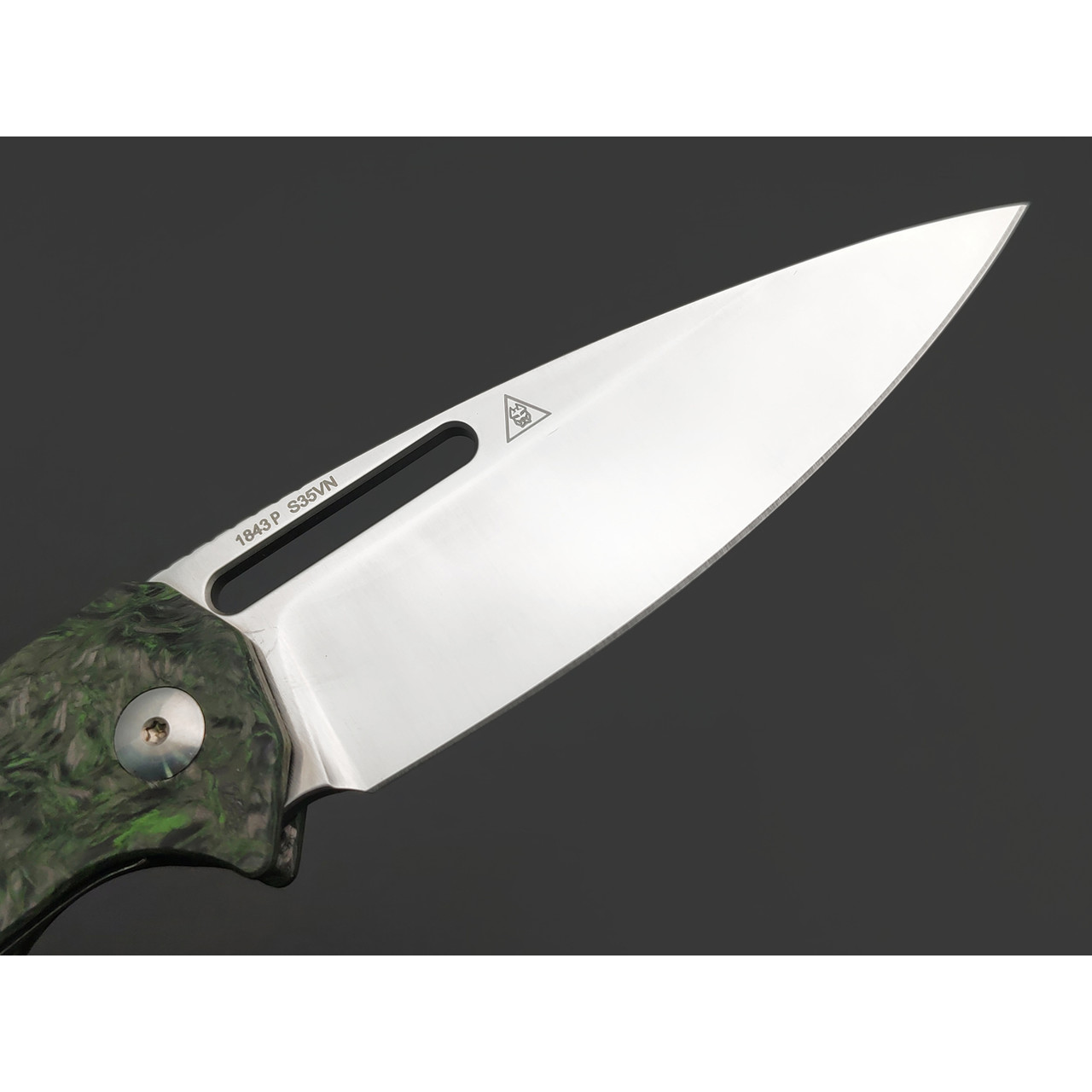 Нож Artisan Cutlery Arion 1843P-DMG сталь S35VN, рукоять Carbon fiber dark matter green