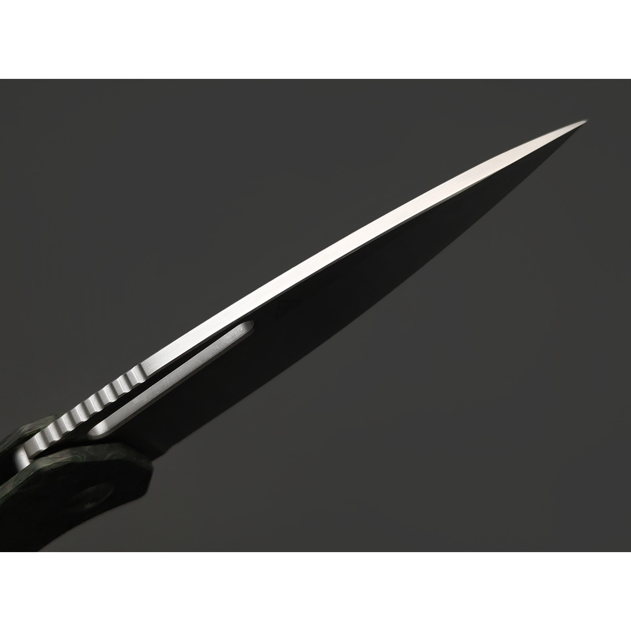 Нож Artisan Cutlery Arion 1843P-DMG сталь S35VN, рукоять Carbon fiber dark matter green