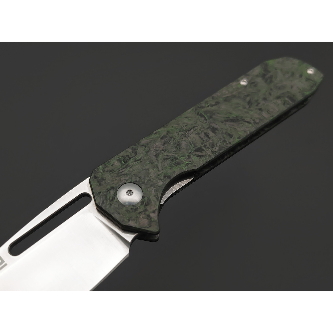 Нож Artisan Cutlery Arion 1843P-DMG сталь S35VN, рукоять Carbon fiber dark matter green