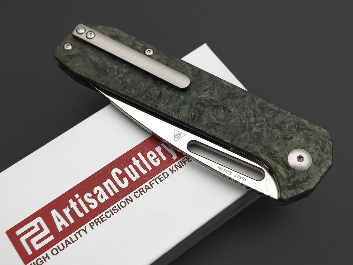 Нож Artisan Cutlery Arion 1843P-DMG сталь S35VN, рукоять Carbon fiber dark matter green