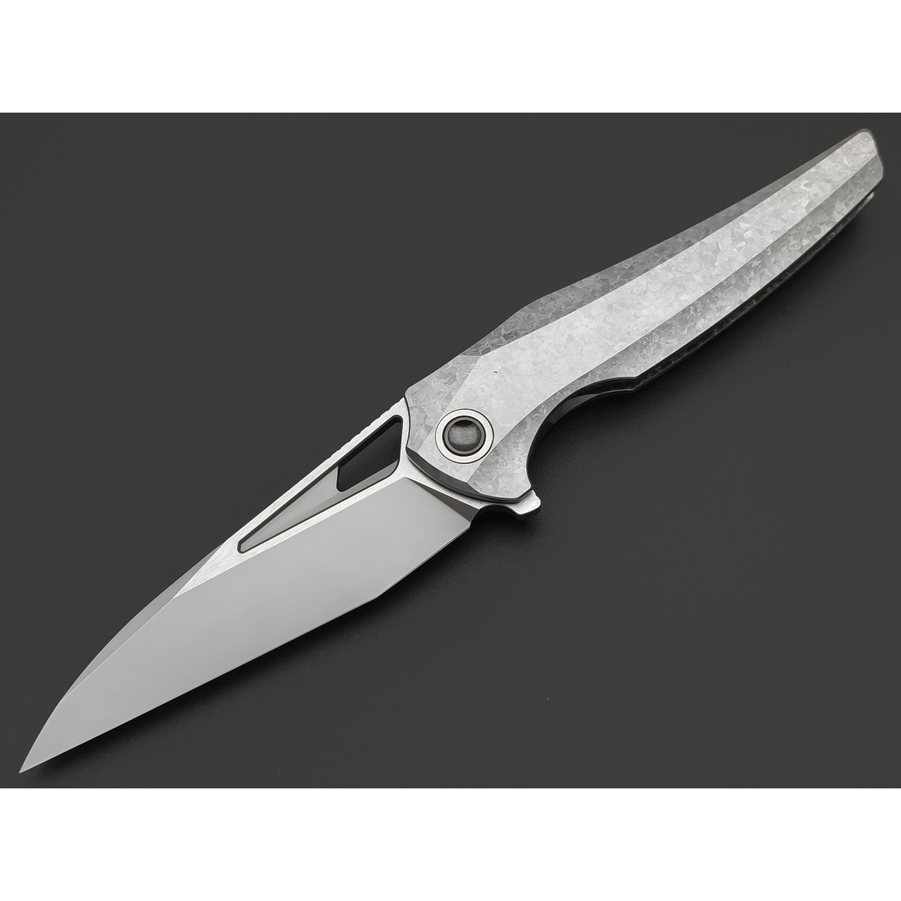 TuoTown складной нож Magpie Limited Edition TMP-MK сталь M390, рукоять Crystal titanium grey