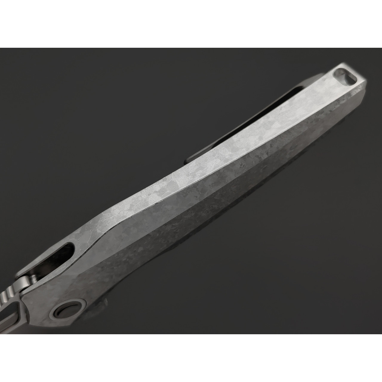 TuoTown складной нож Magpie Limited Edition TMP-MK сталь M390, рукоять Crystal titanium grey