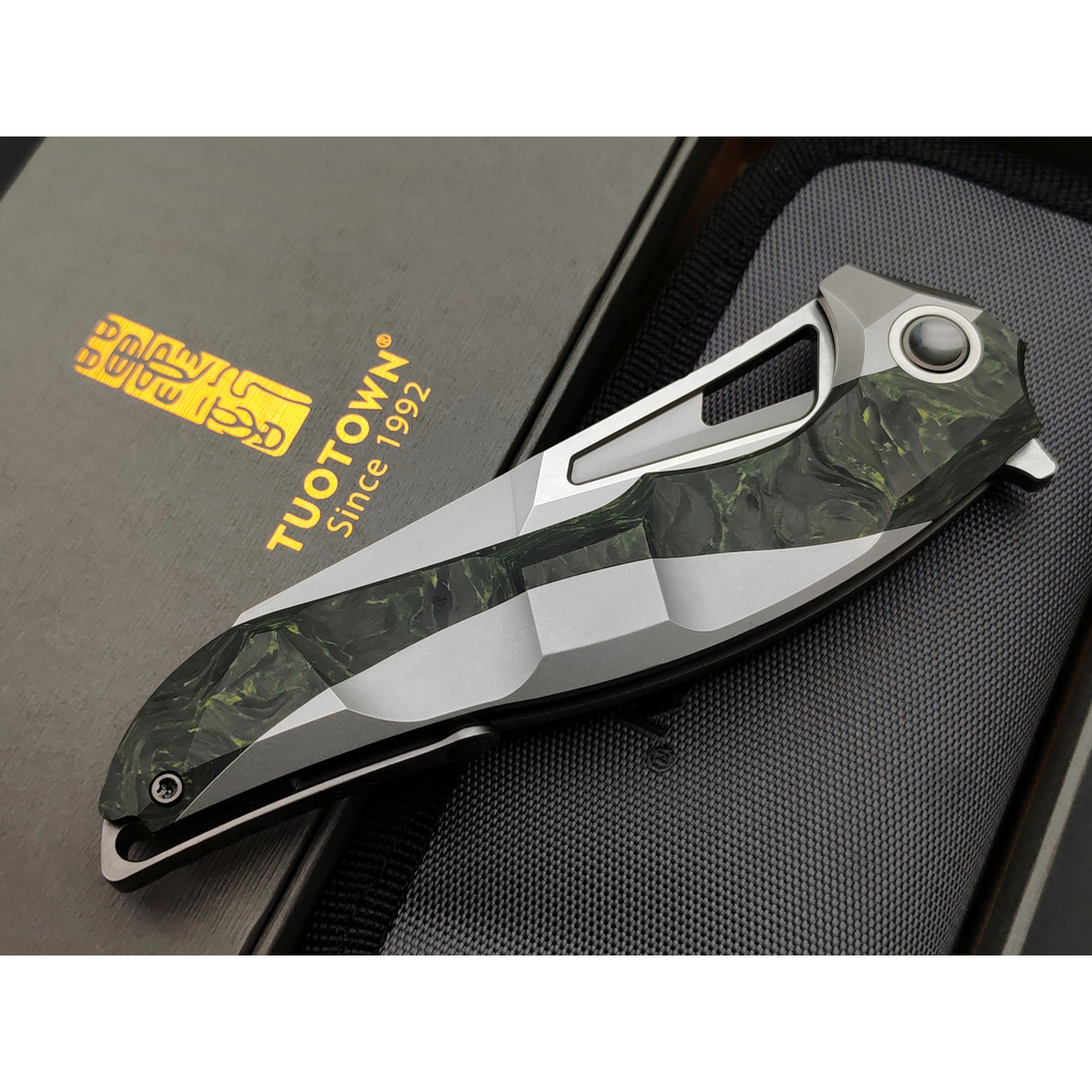 TuoTown складной нож Horridus 2 TAS2-MSC сталь M390, рукоять Titanium Grey & Carbon