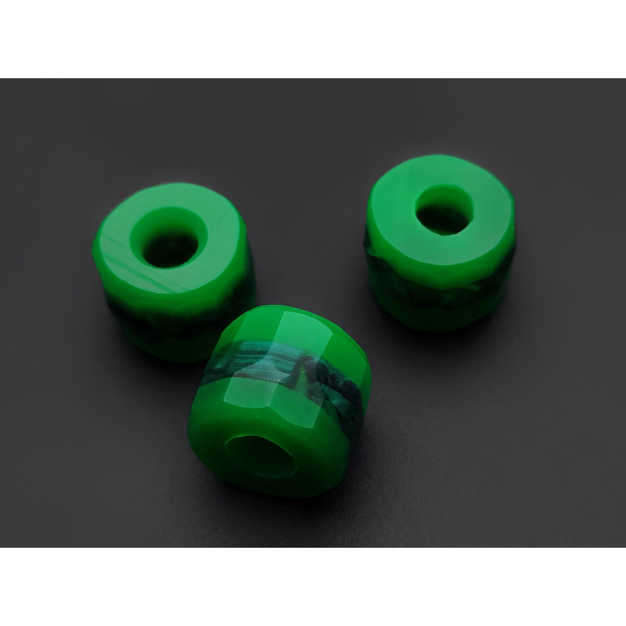 DwarfCustom бусина Вёлунд с малахитом и люминофором Green