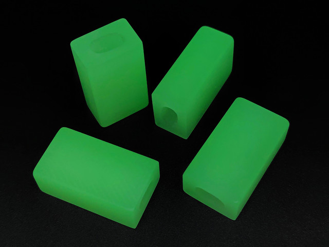 DwarfCustom бусина Brick с люминофором transparent Green