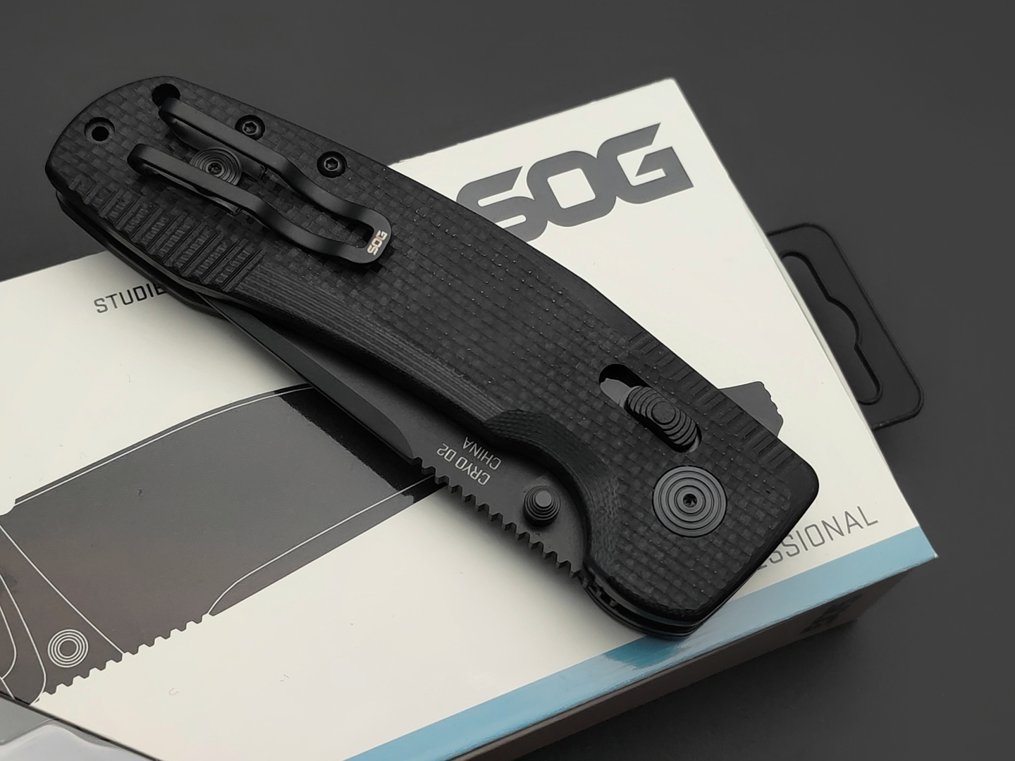 Нож SOG-TAC XR Black Out 12-38-01-41 сталь CRYO D2, рукоять G10