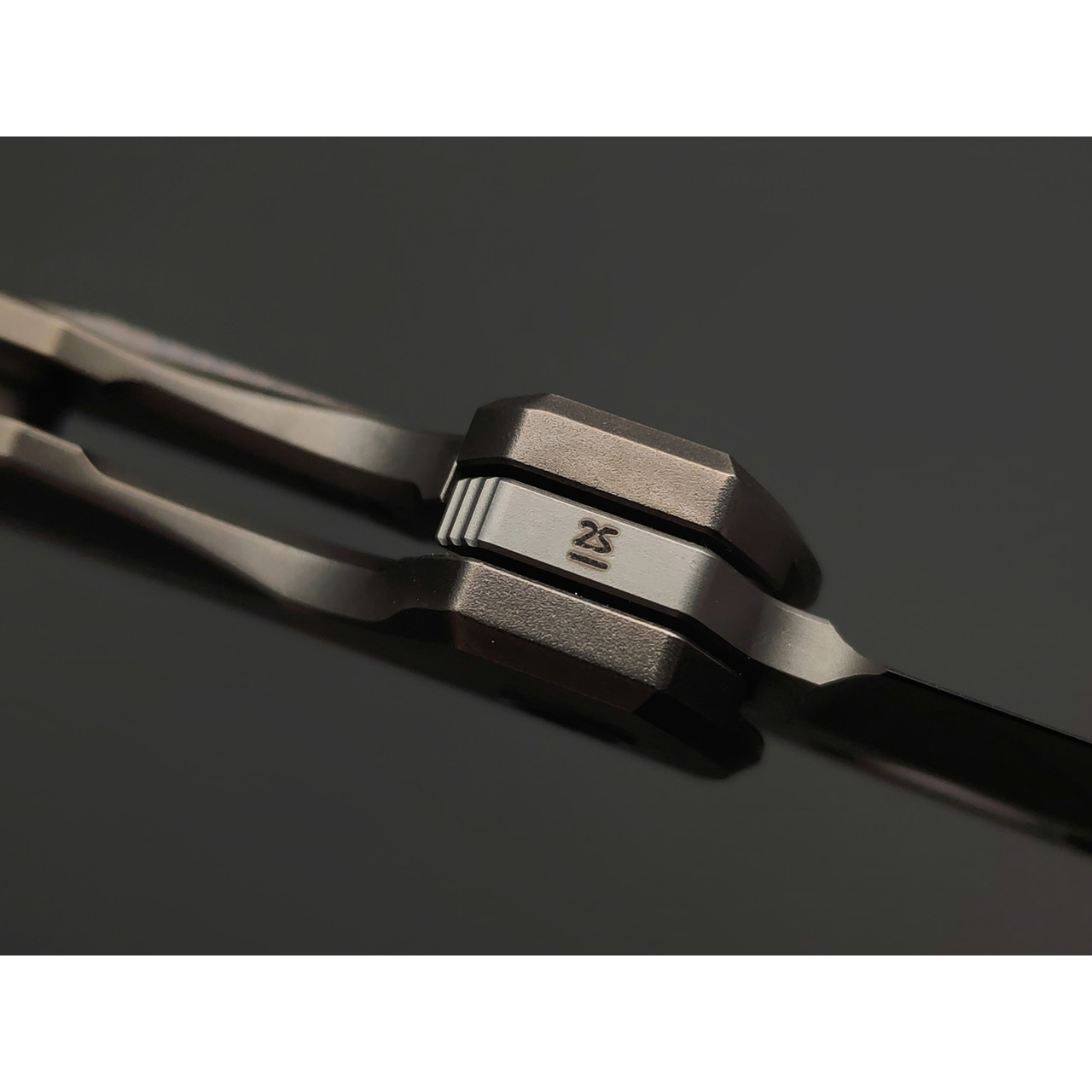 TuoTown складной нож Bicornis TBN-MS сталь TMAX satin, рукоять Titanium TC4 Grey