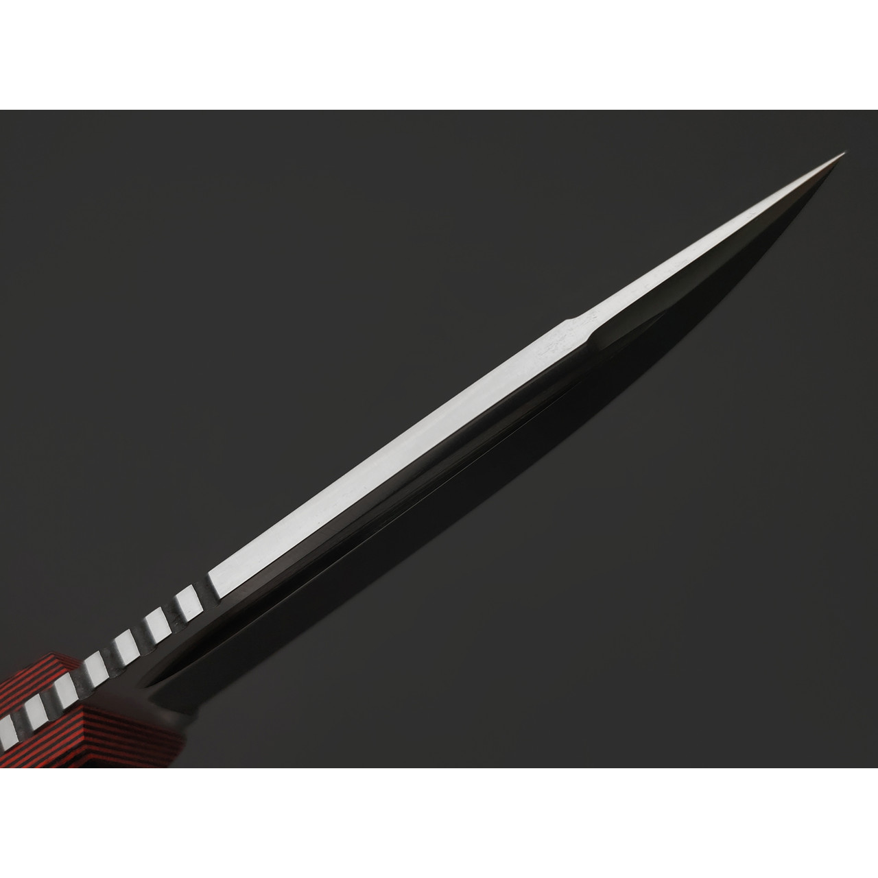 Град Горький нож Байкер сталь D2 satin, рукоять G10 black & red