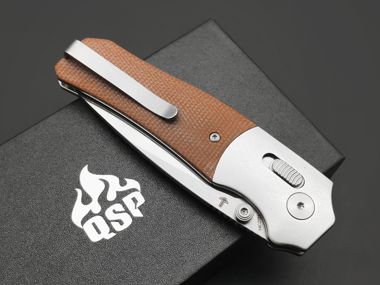 Нож QSP Vault QS157-C1 сталь 14C28N satin, рукоять Micarta beige, aluminum