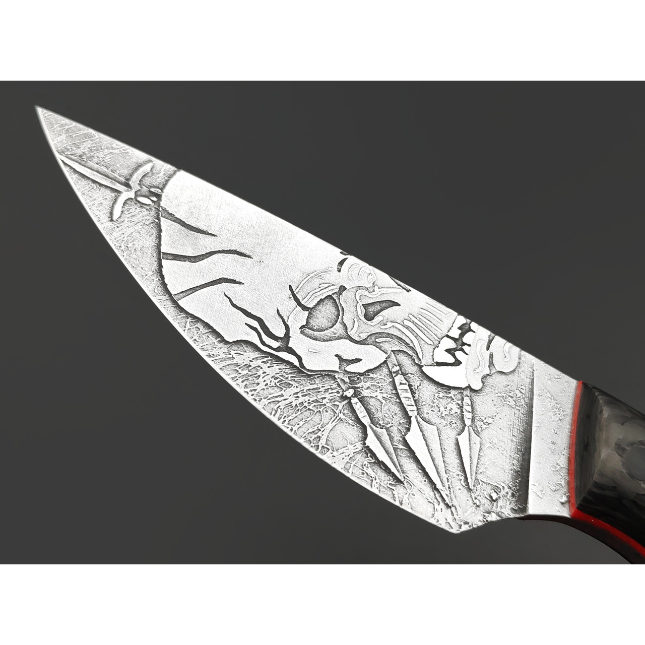 Волчий Век нож МасичЬка Custom Angry Orc Edition сталь N690 WA, рукоять Carbon fiber, G10 red