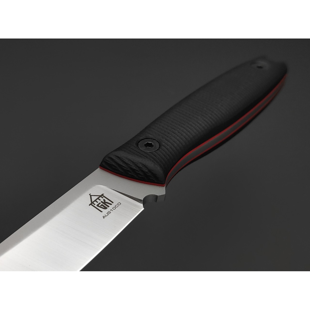 Град Горький нож Оса сталь Aus-10Co satin, рукоять G10 black & red