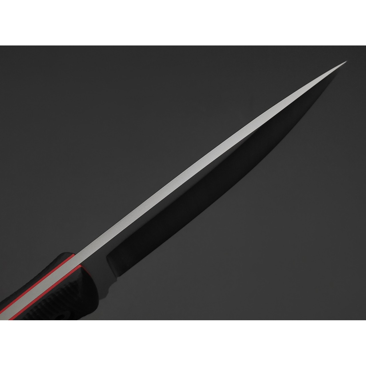 Град Горький нож Оса сталь Aus-10Co satin, рукоять G10 black & red