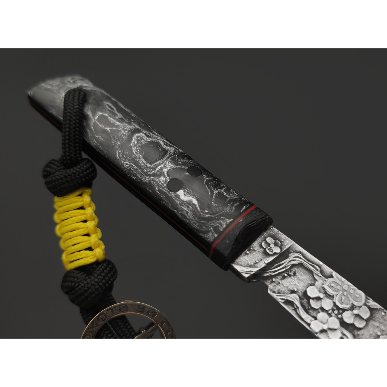 Волчий Век нож Техно Сечень Custom сталь M390 WA худ. травление, рукоять Carbon fiber chaotic silver, G10, пины карбон