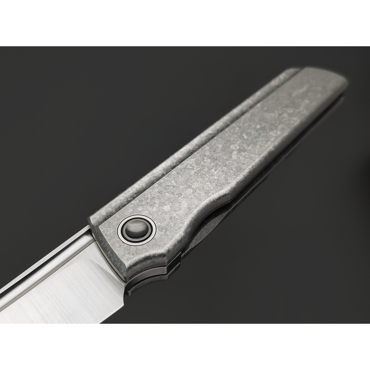 TuoTown складной нож Common TCM-MK сталь M390, рукоять Titanium Crystal Grey
