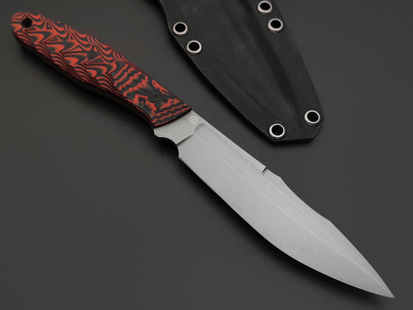 Neyris Knives нож Химера сталь N690 stonewash, рукоять G10 black & red