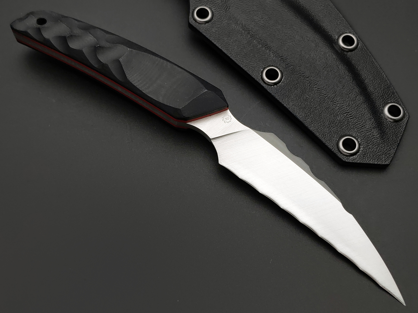 Neyris Knives нож Коготь сталь N690, рукоять G10 black & red