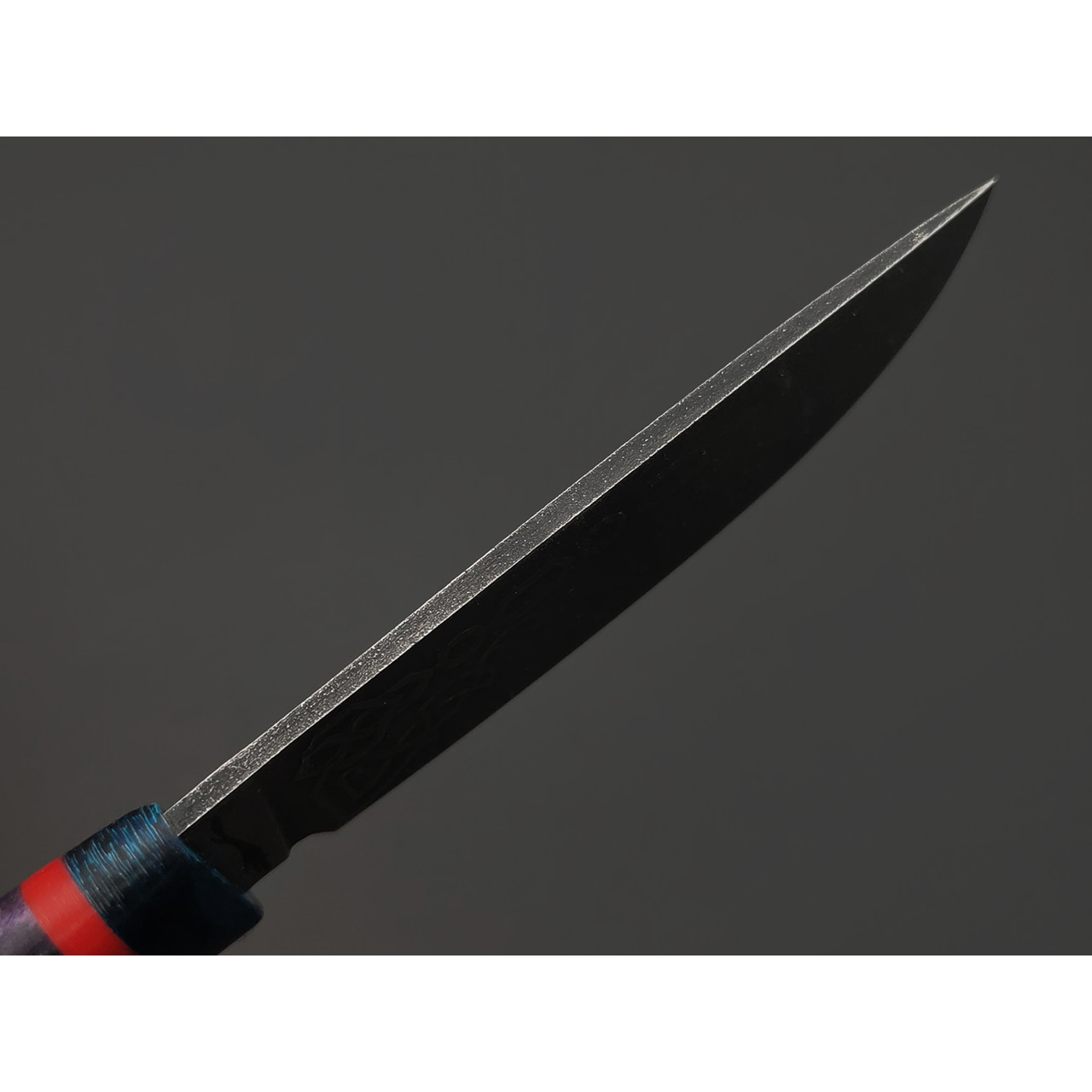 Волчий Век нож Слонёнок Custom сталь N690 WA худ. травление, рукоять Карельская берёза, carbon fiber blue, G10
