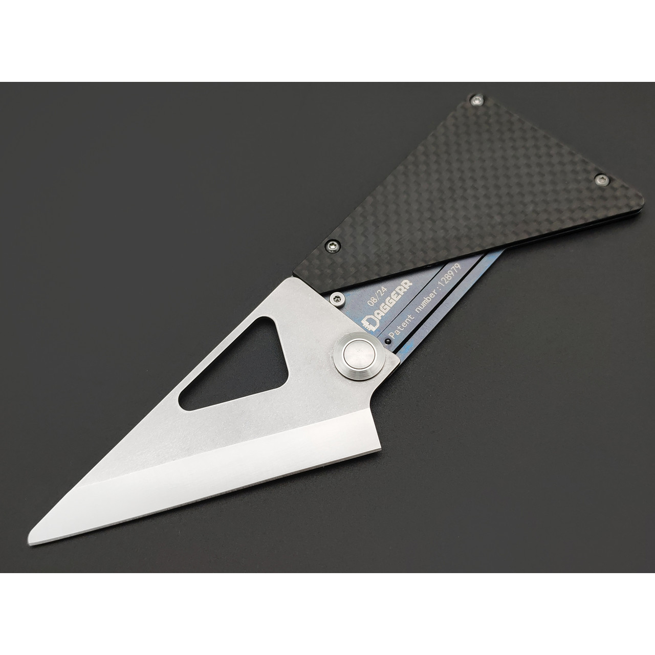Daggerr нож Cardknife Blue сталь 8Cr13MoV, рукоять Carbon fiber, titanium