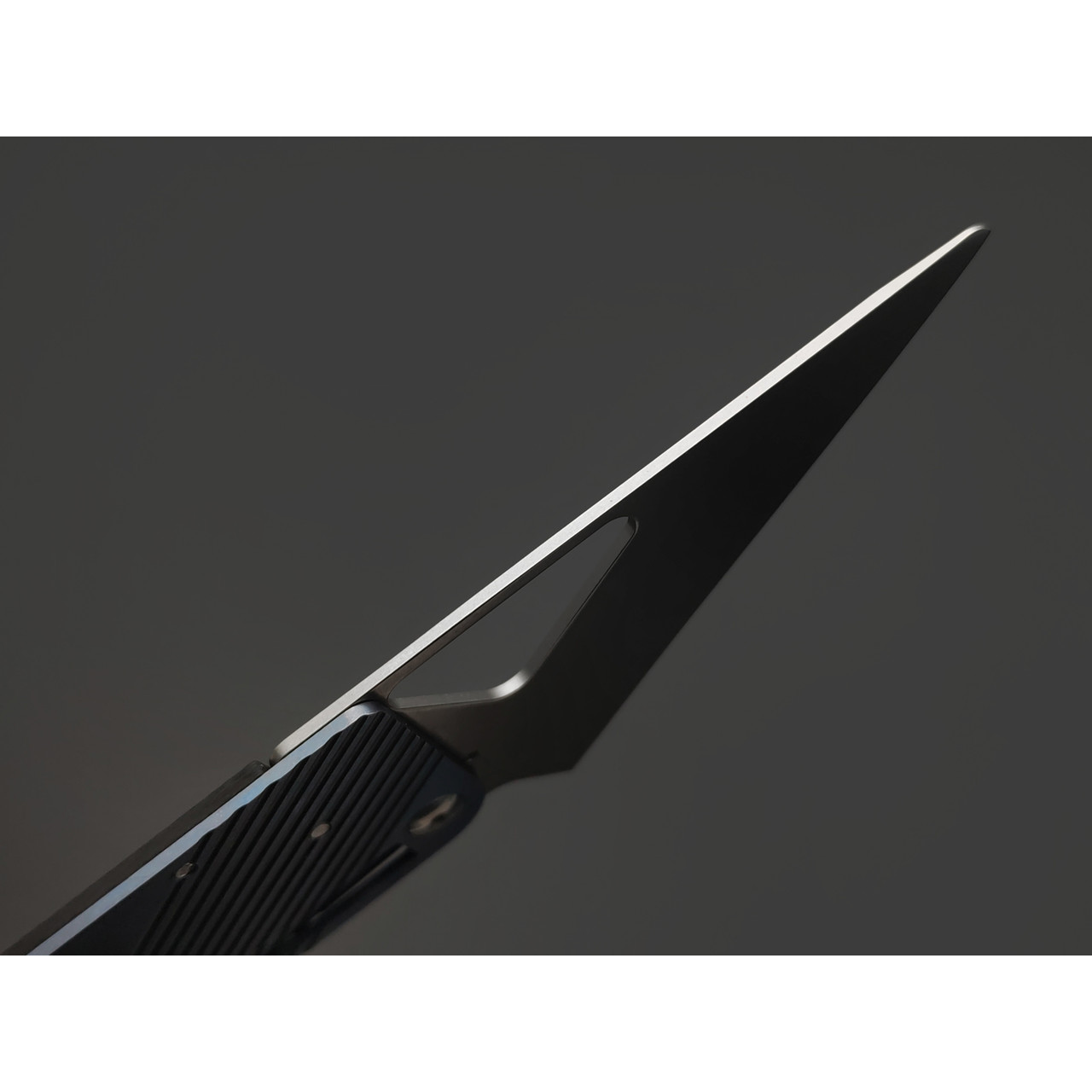 Daggerr нож Cardknife Blue сталь 8Cr13MoV, рукоять Carbon fiber, titanium