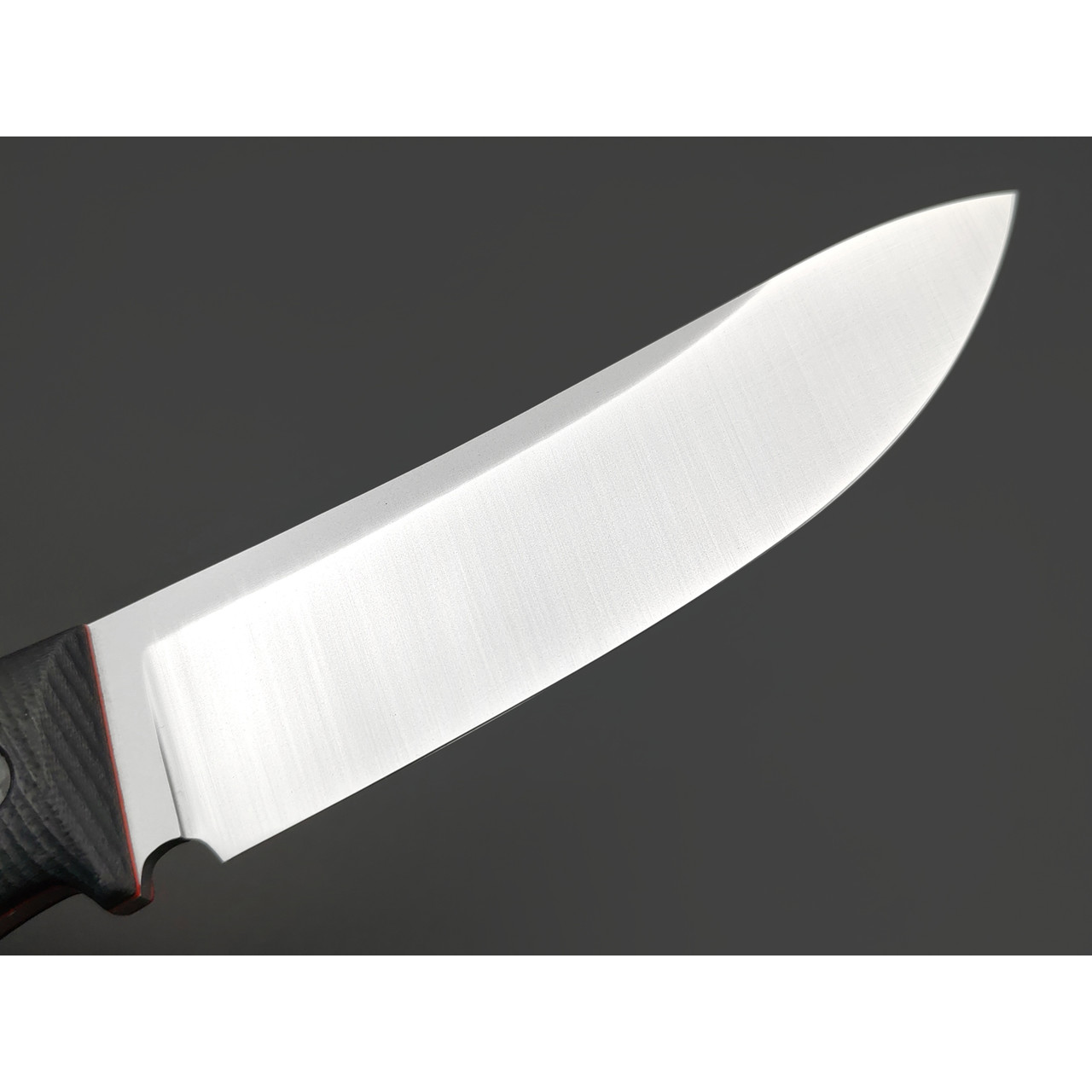 Град Горький нож Охотник сталь Aus-10Co satin, рукоять G10 black & red