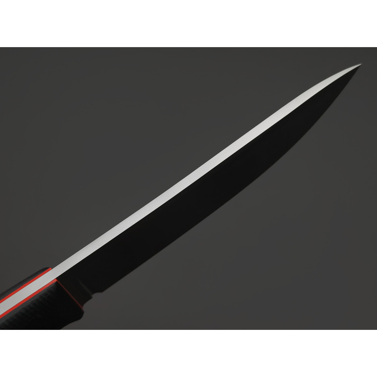 Град Горький нож Охотник сталь Aus-10Co satin, рукоять G10 black & red