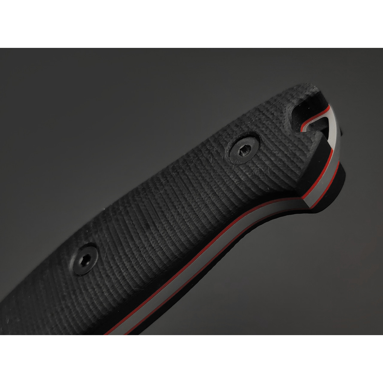 Град Горький нож Охотник сталь Aus-10Co satin, рукоять G10 black & red