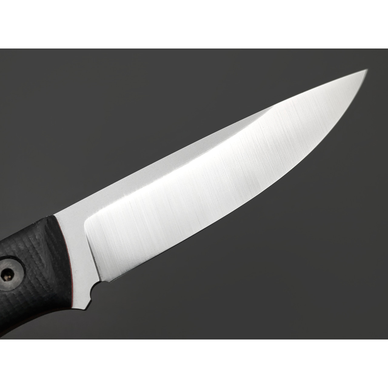 Град Горький нож Оса сталь Aus-10Co satin, рукоять G10 black & red