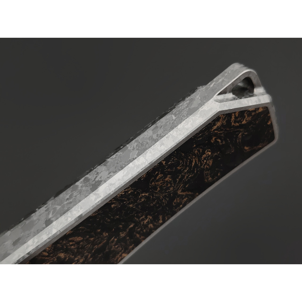TuoTown складной нож Lau Integral TLA-MC сталь TMAX satin, рукоять Titanium Crystal Grey, Carbon fiber chaotic gold
