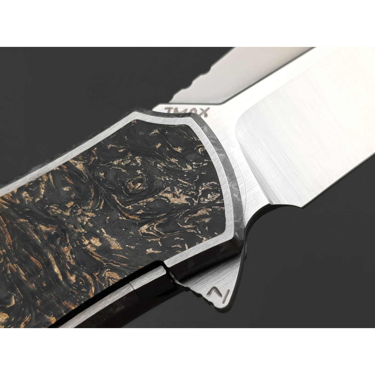 TuoTown складной нож Lau Integral TLA-MC сталь TMAX satin, рукоять Titanium Crystal Grey, Carbon fiber chaotic gold