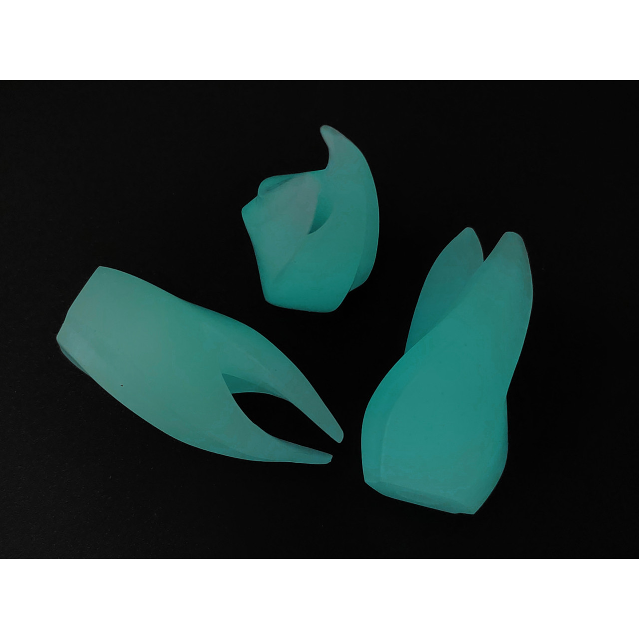 DwarfCustom бусина Обелиск с люминофором transparent Cyan