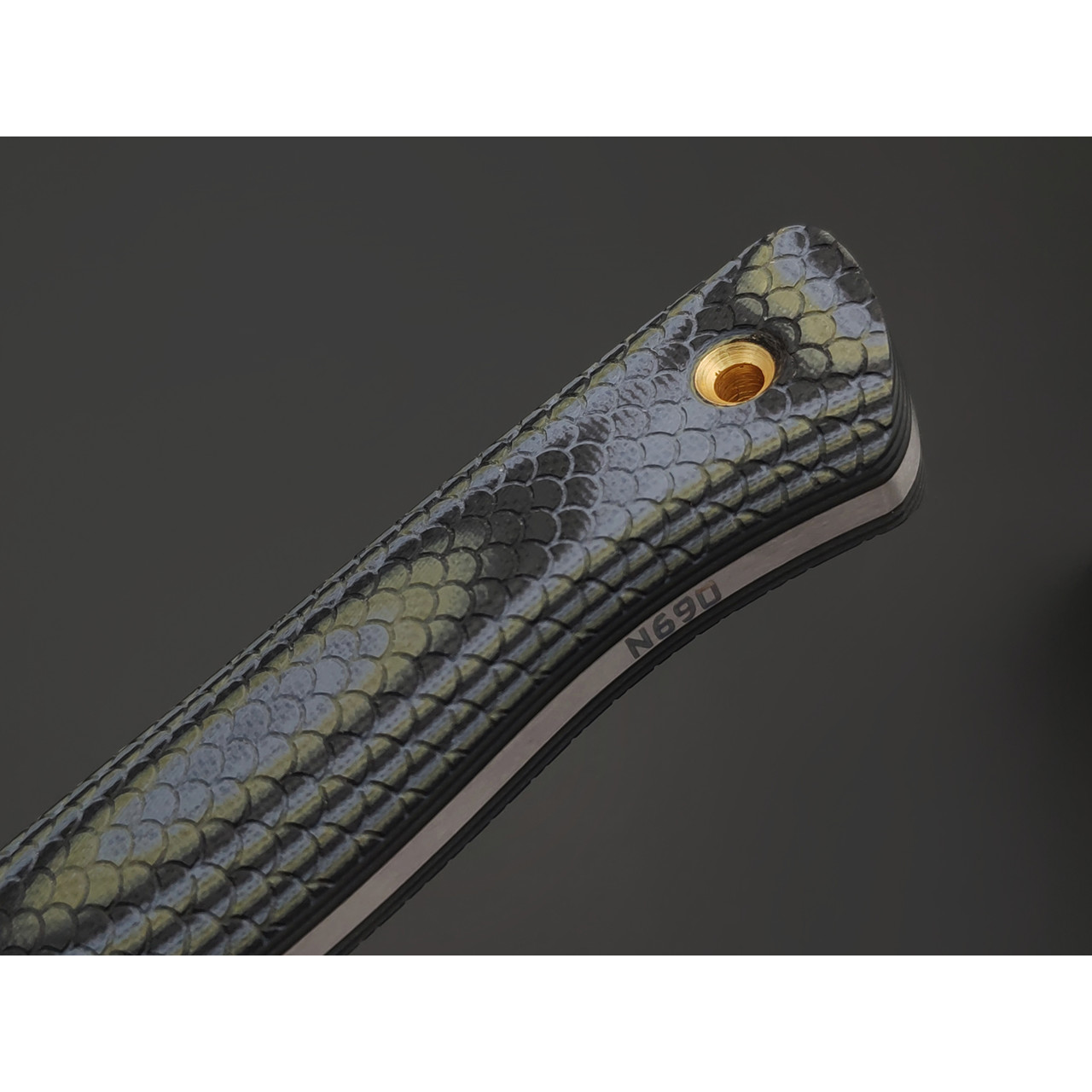 BRK нож Бушкрафт сталь N690 satin, спуски конвекс, рукоять G10 black-grey & green, насечка