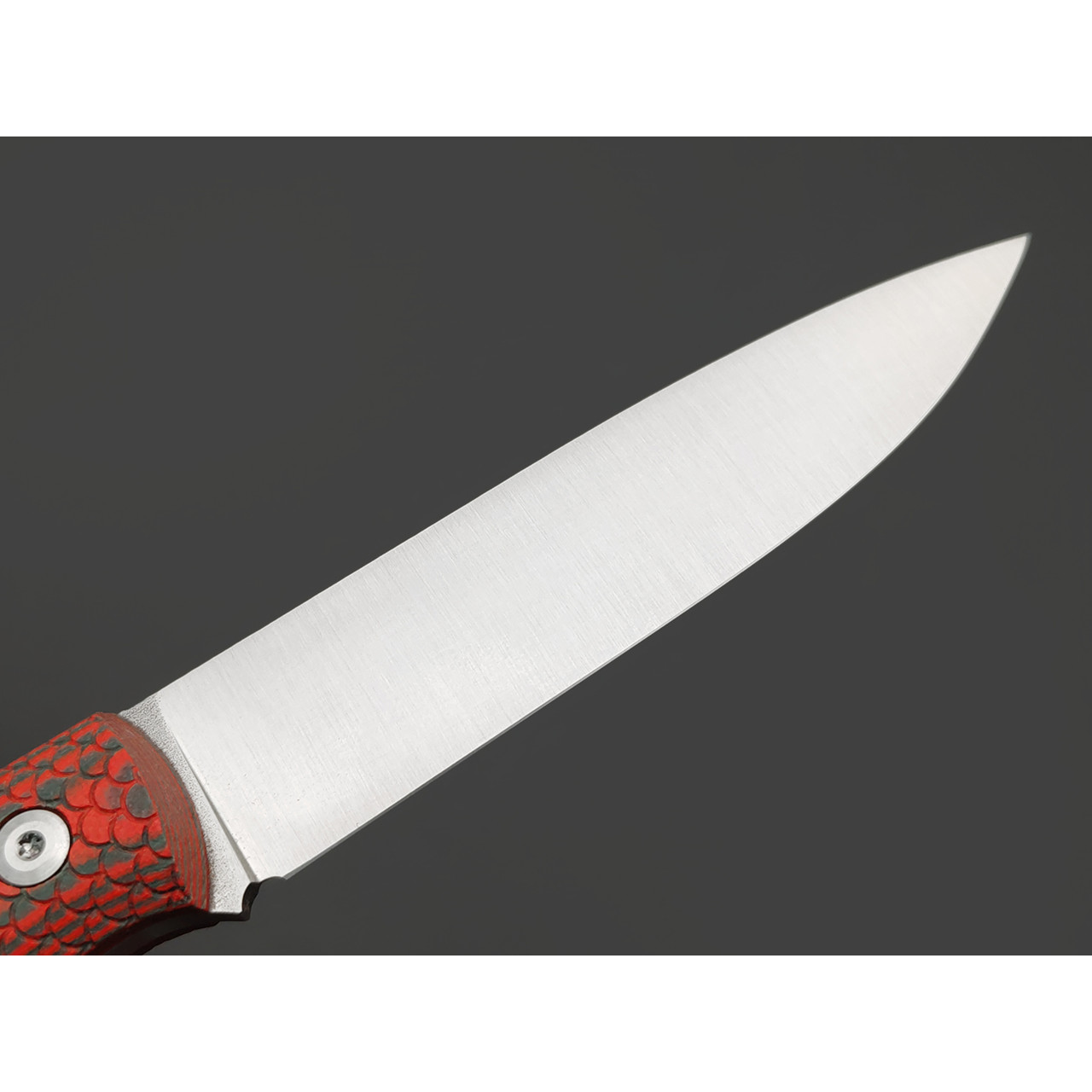 BRK нож Бушкрафт сталь N690 satin, спуски конвекс, рукоять G10 red & green, насечка