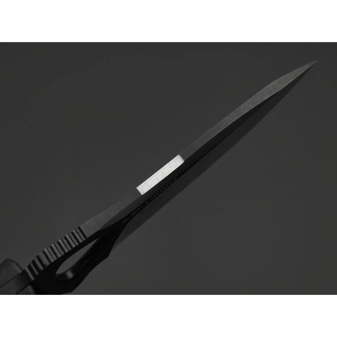 Tonife нож Explorer Black HKT4021BK-BTS сталь 8Cr14MoV black titanium, рукоять GRN