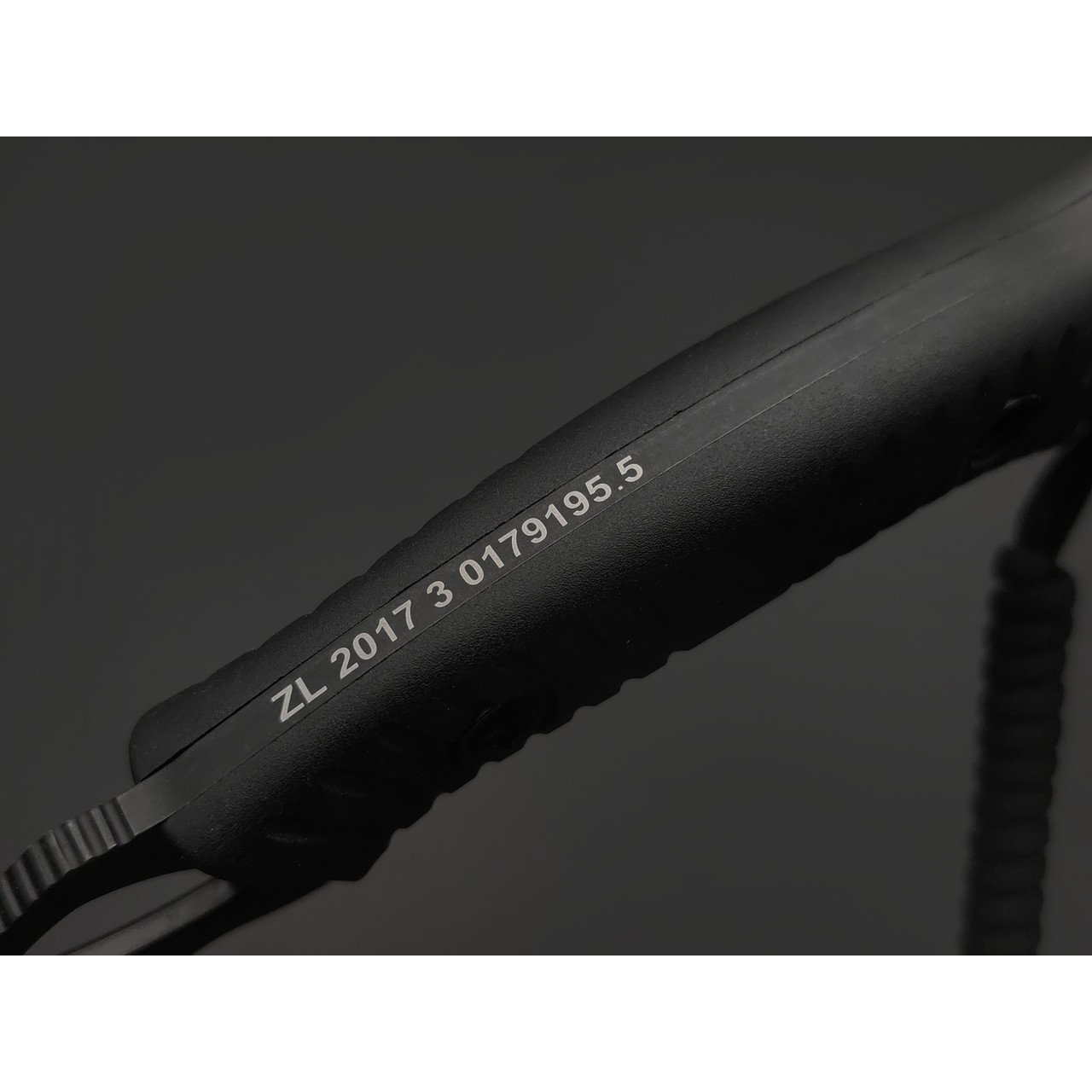 Tonife нож Explorer Black HKT4021BK-BTS сталь 8Cr14MoV black titanium, рукоять GRN