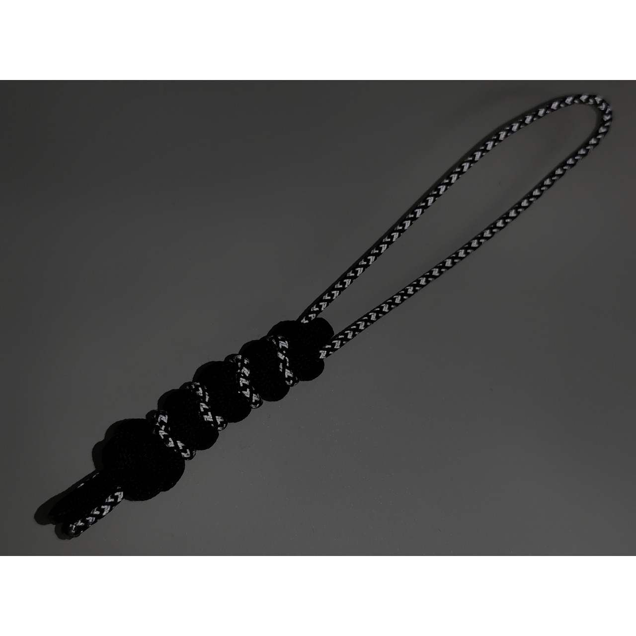 Темляк ОрЛина - Black 550 & Reflective Black Diamond 275 чередующийся