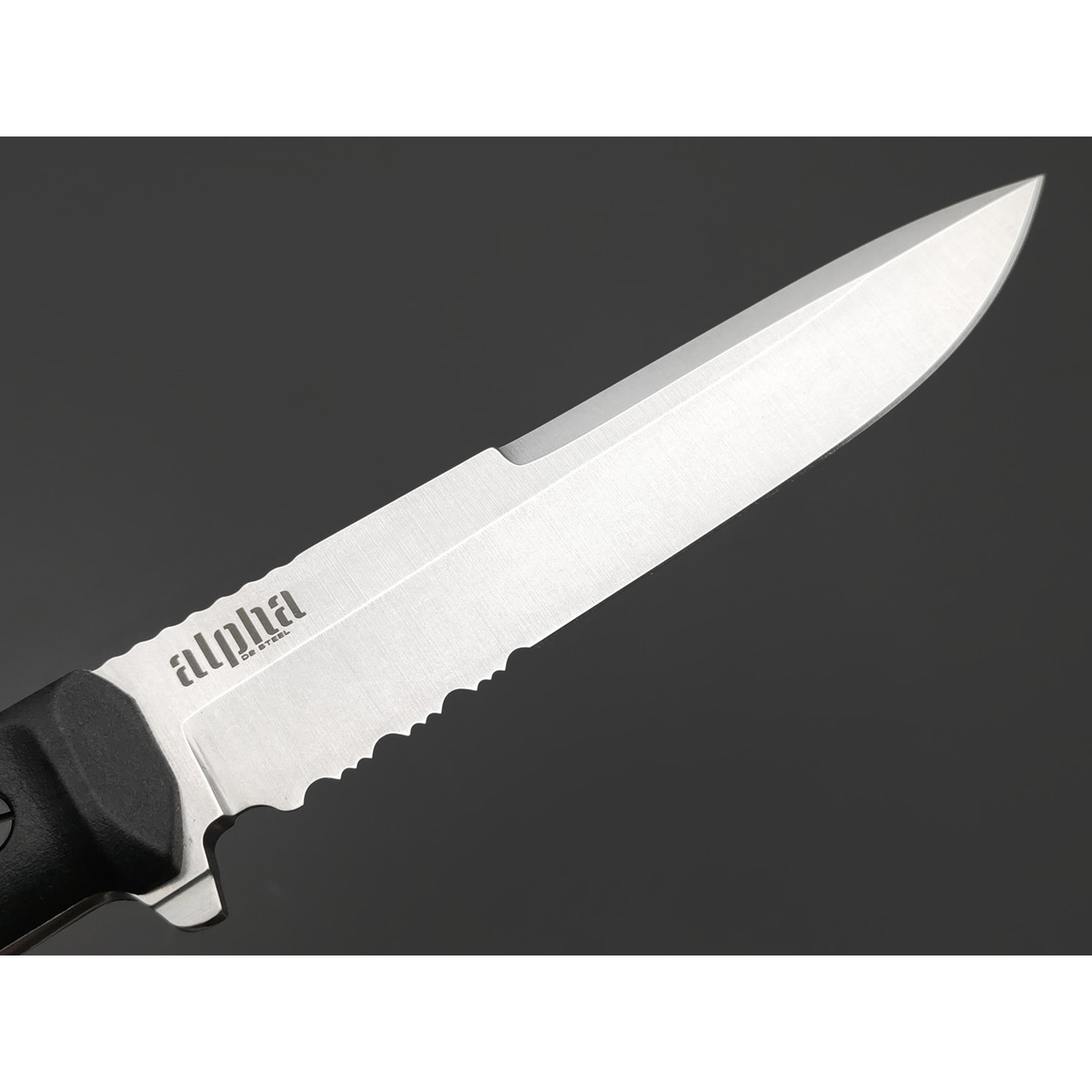 Kizlyar Supreme тактический нож Alpha Serrated сталь D2 стоунвош, рукоять Kraton black, ножны Molle camo