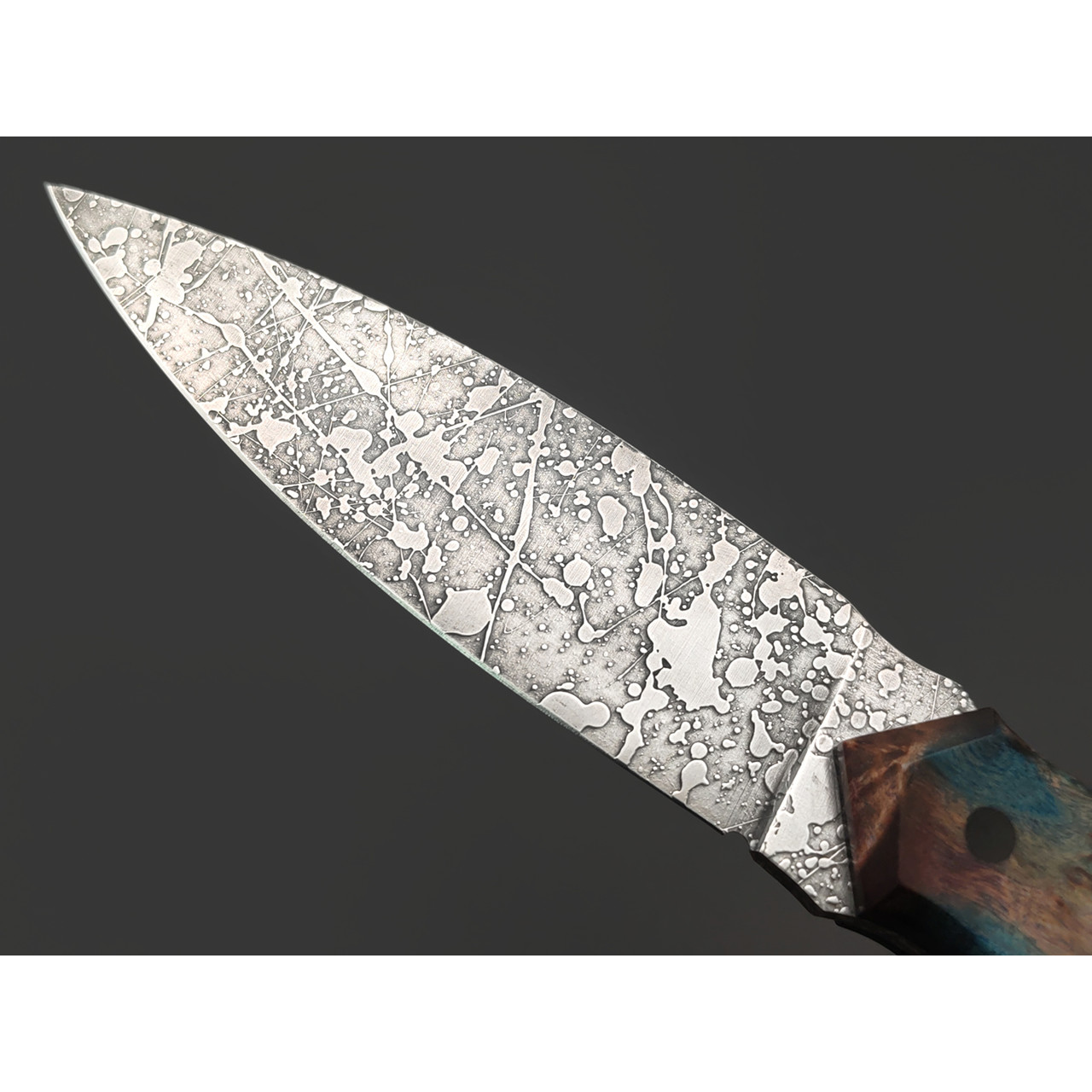 Волчий Век нож Стрела Custom сталь N690 WA худ. травление, рукоять стаб. Карельская берёза, G10, пины карбон