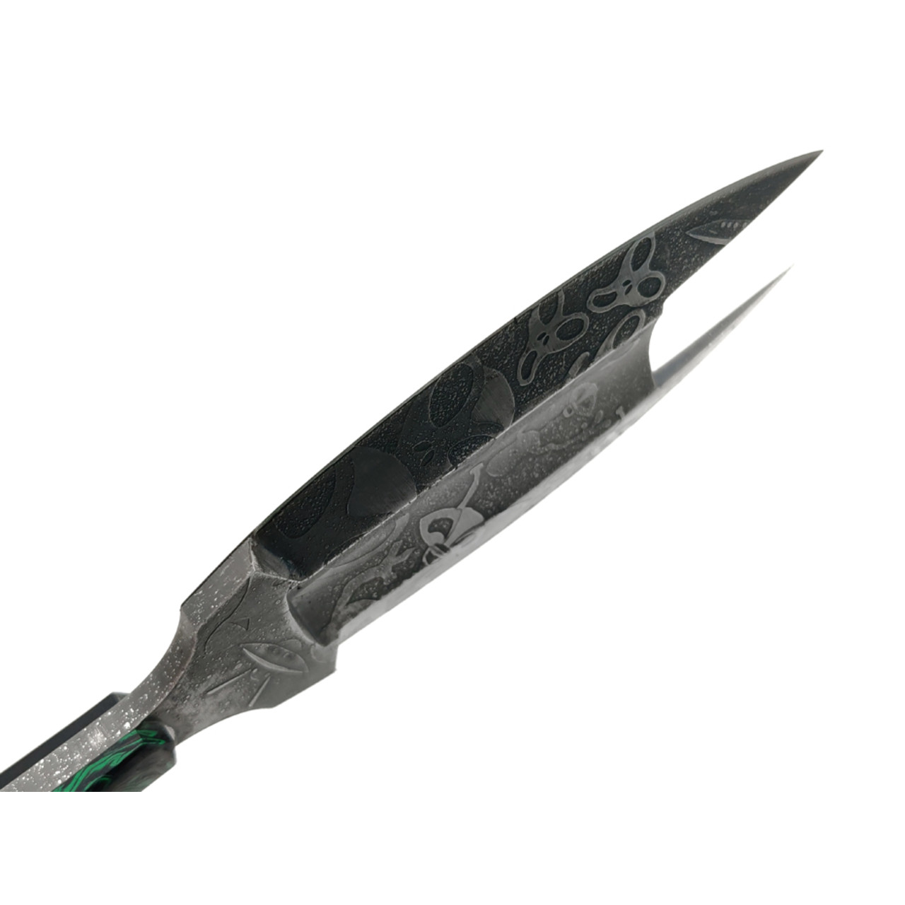 Волчий Век нож Инопланетянец сталь Magnacut WA худ. травление, рукоять Carbon fiber chaotic green, G10 black, латунь