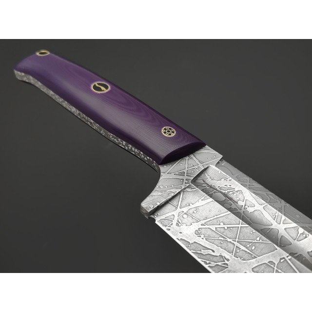 Волчий Век нож Santoku Custom сталь PGK WA худ. травление, рукоять G10 purple, латунь
