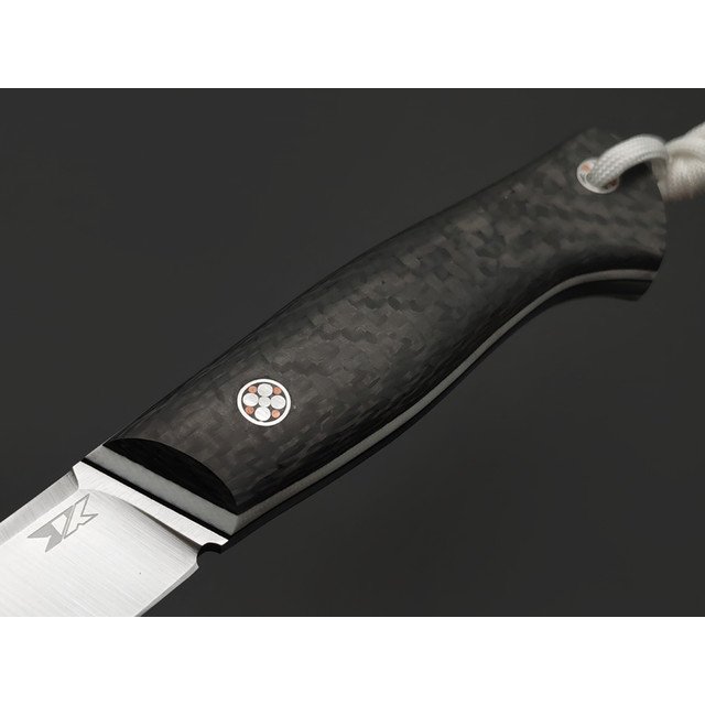 7 ножей нож Клык малый сталь N690 satin, рукоять Carbon fiber, G10 black & white, мозаичный пин