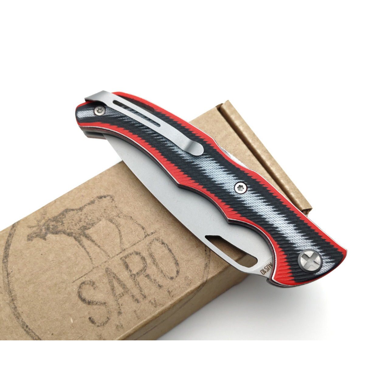 Saro нож Кайман EVO сталь K110 bead blast, рукоять G10 red, black & white