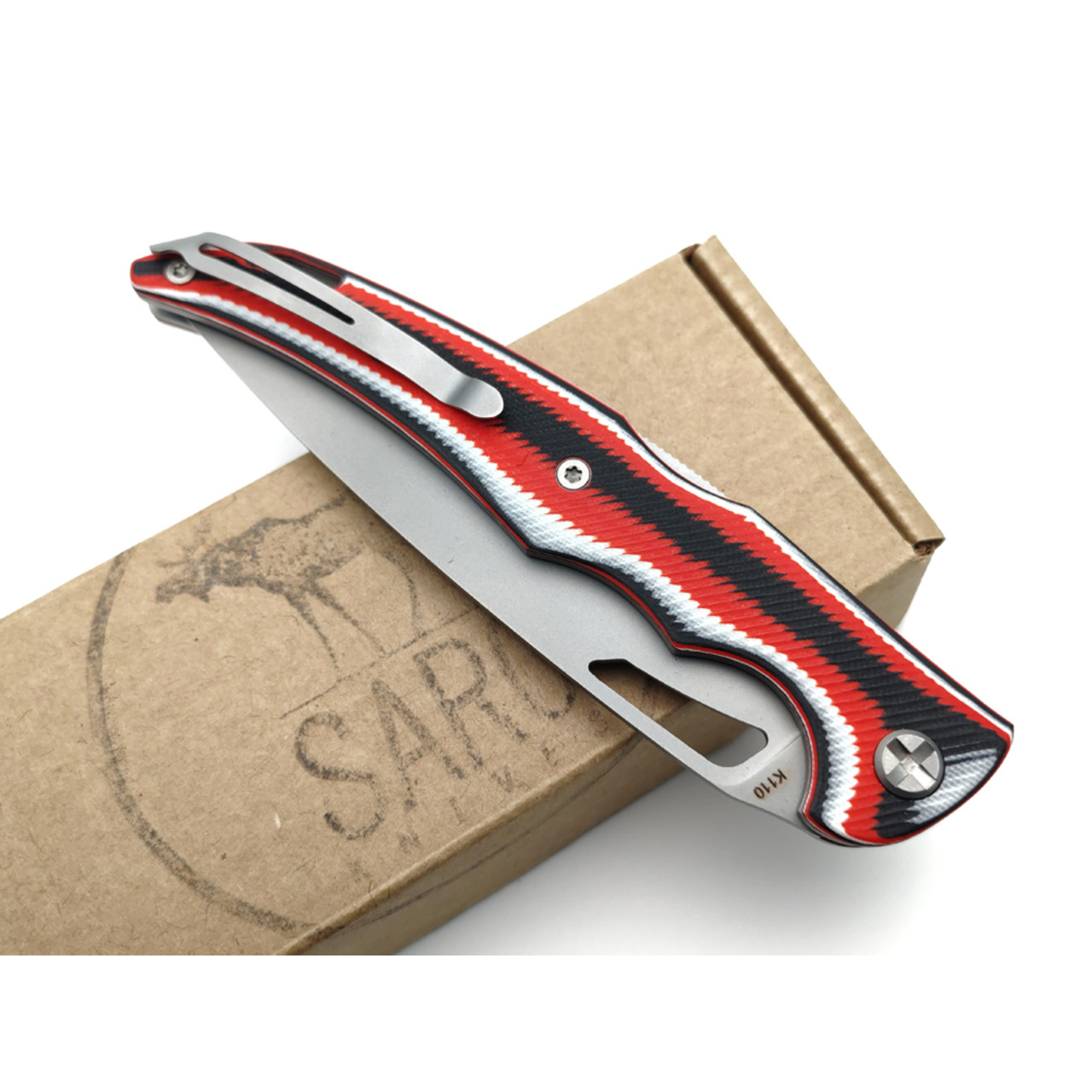 Saro нож Кайман XL сталь K110 bead blast, рукоять G10 red, black & white